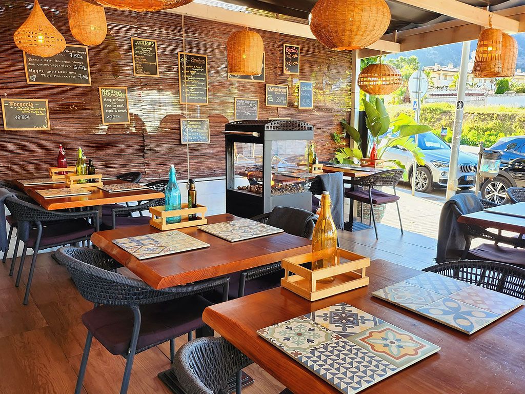 Inside LaCena by Nola location Albir